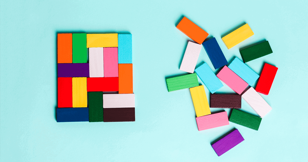 Fichas de colores en orden y en desorden